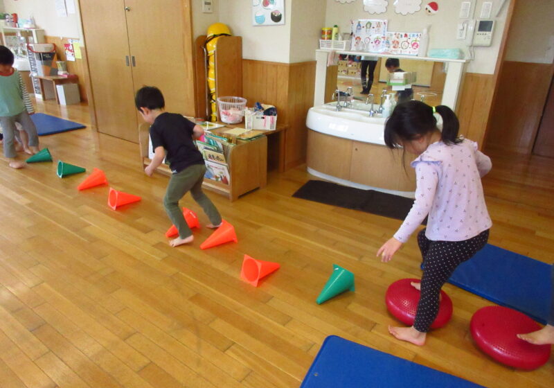 コーンをよけながら進むよ！