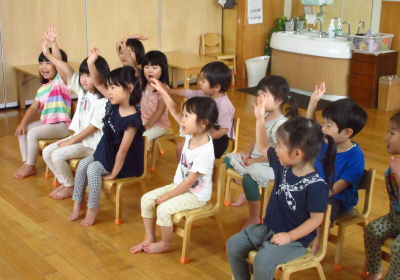 昨日の夜、歯磨きした人手を上げて～