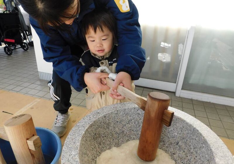 ０歳児さんもぺったん♪