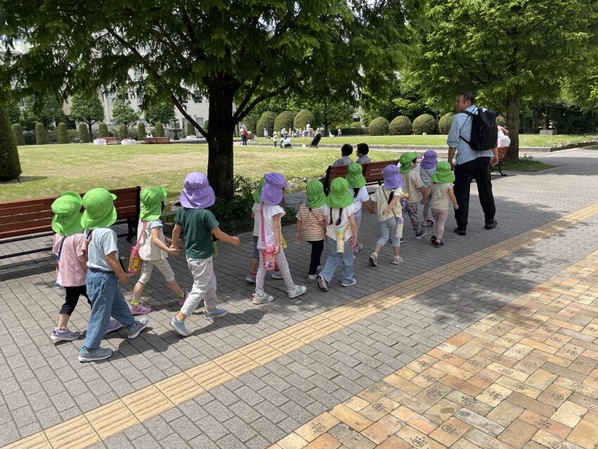 ノリタケの森へお散歩に行きました。今日も暑かったので水分補給もしっかりとしましたよ。