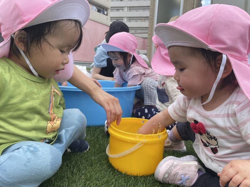 お友だちと顔を見合わせながら、気持ちよさを共感しているようでした。