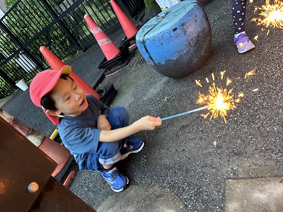 近くの毘沙門天さんで花火もさせて頂きました🎆