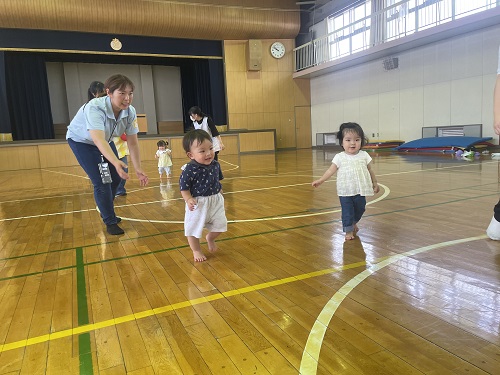 初めての場所の中、楽しく遊んで少しずつ慣れていきます🥰<br />
