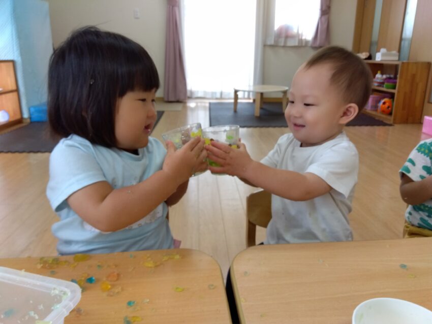 お友だちと仲良く「かんぱ～い！！」😋