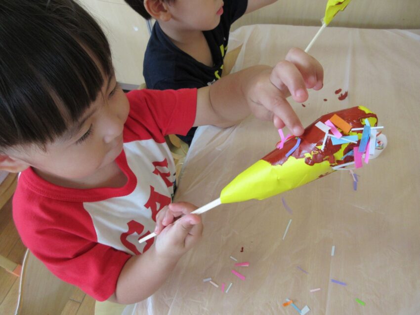 最後に、チョコをトッピング！<br />
チョコばななが完成しました♪