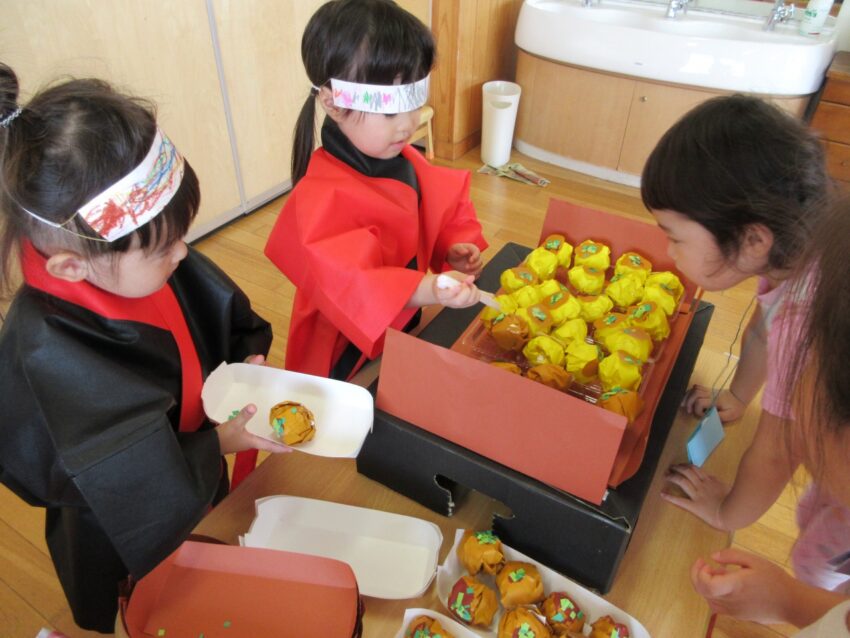 「いらっしゃいませ～、たこ焼きいかがですか」