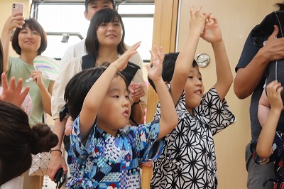 盆踊りもお友だちと踊ると楽しさが倍増👘✨