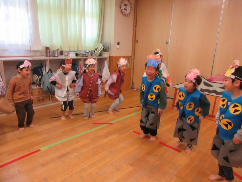 鬼のパンツのダンスで鬼が登場！！
役になりきっています♪