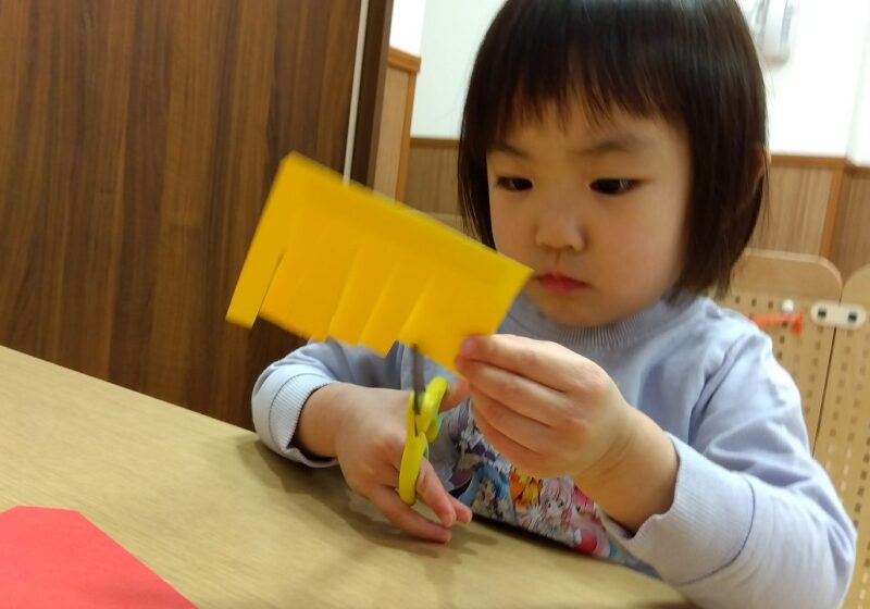 おにの髪の毛きっていますー！チョキチョキ！