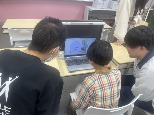 名古屋こども専門学校の５階にあるパソコン室です💻